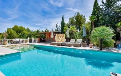 Magnificent property with a lot of privacy and dreamlike outdoor areas