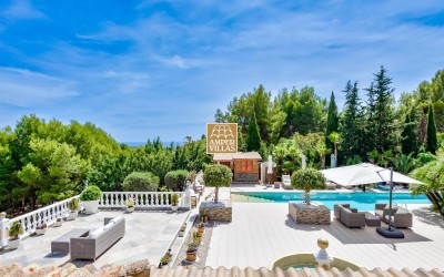 Magnificent property with a lot of privacy and dreamlike outdoor areas