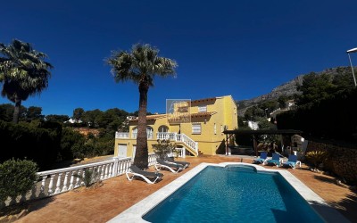 CHALET IN A QUIET AREA WITH PRIVATE POOL