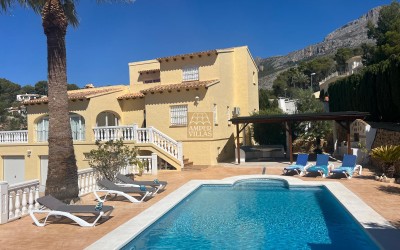 CHALET IN A QUIET AREA WITH PRIVATE POOL