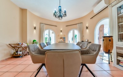 Villa, recently renovated, with guest apartment and stunning sea and mountain views.