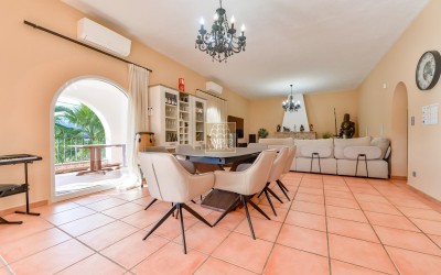 Villa, recently renovated, with guest apartment and stunning sea and mountain views.