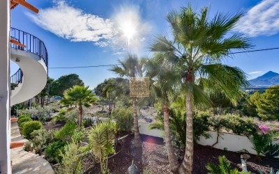 Villa, recently renovated, with guest apartment and stunning sea and mountain views.