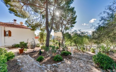 Villa, recently renovated, with guest apartment and stunning sea and mountain views.