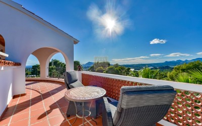 Villa, recently renovated, with guest apartment and stunning sea and mountain views.