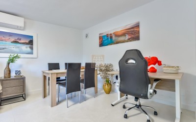 Villa, recently renovated, with guest apartment and stunning sea and mountain views.