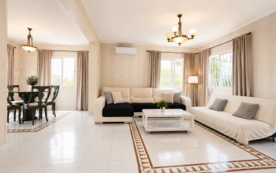 A lovely villa with beautiful terraces and a swimming pool in La Nucia.