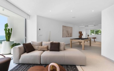 Contemporary Mediterranean Villa with Panoramic Sea Views