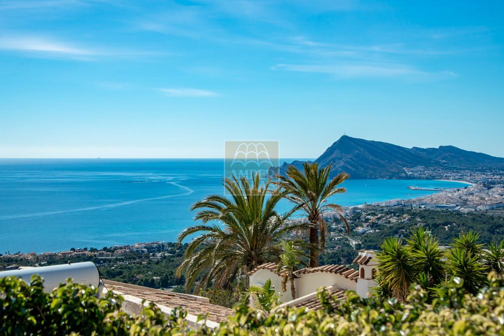 Villa for rent with spectacular sea views in Altea